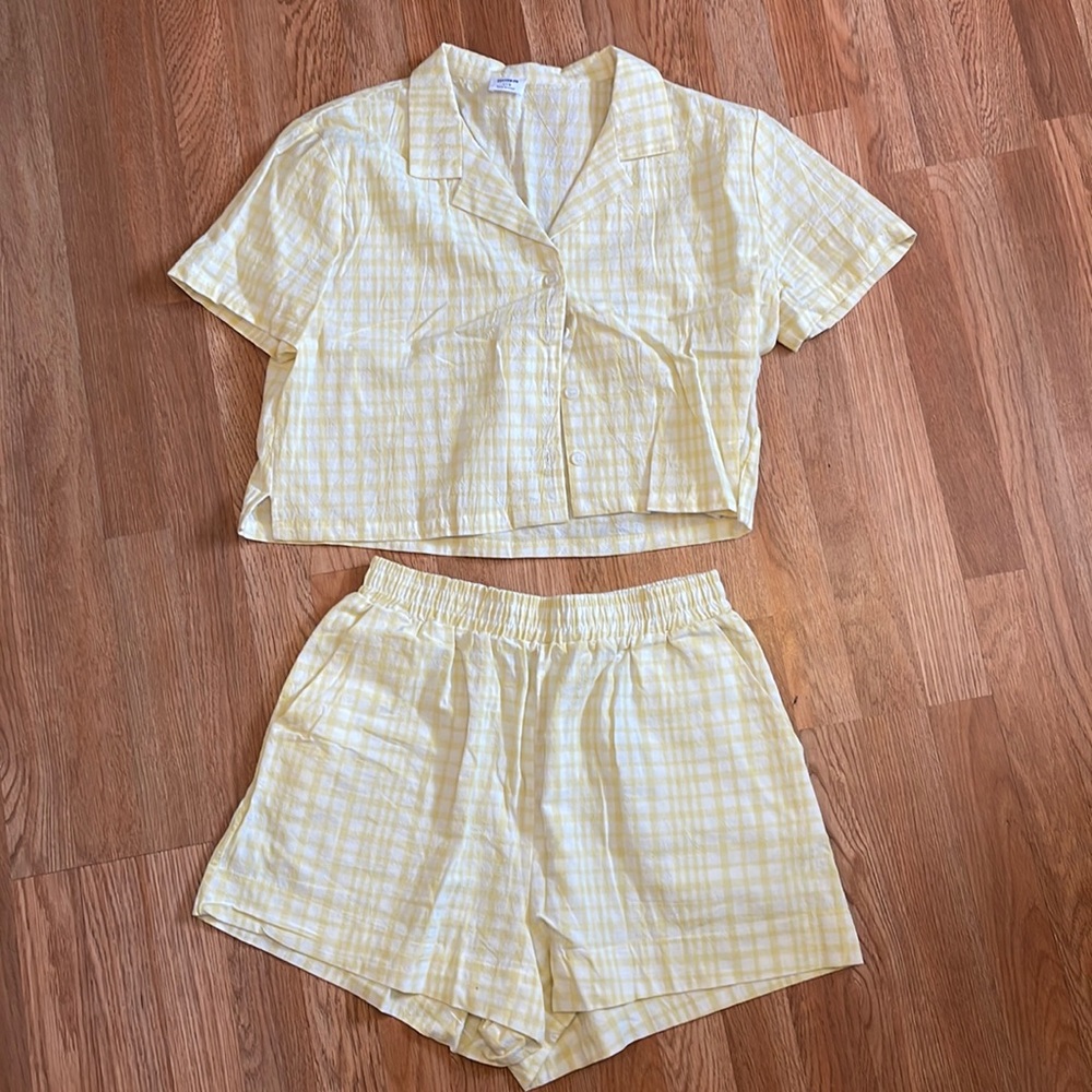 Cotton-on yellow gingham summer set shorts/button down top